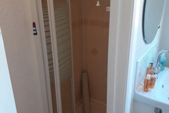 Room 7 of 12