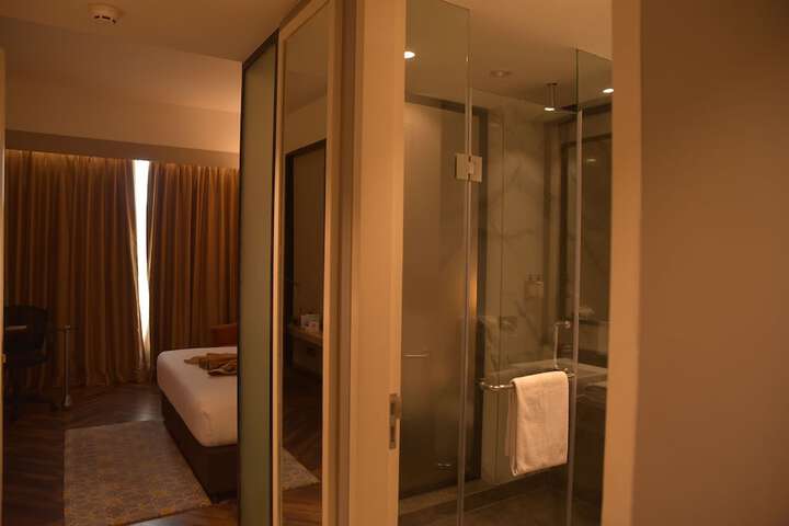 Room 32 of 63