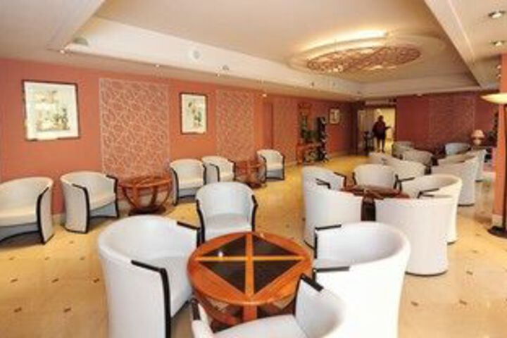 Lounge 19 of 31