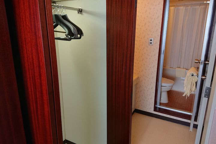 Room 13 of 20