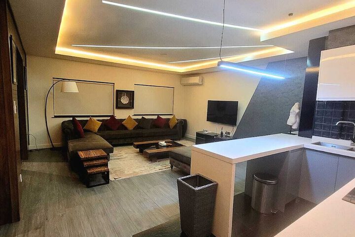 Room 5 of 11