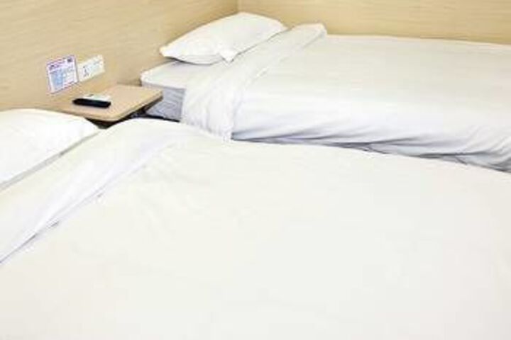 Room 3 of 10