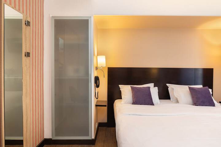 Room 22 of 106