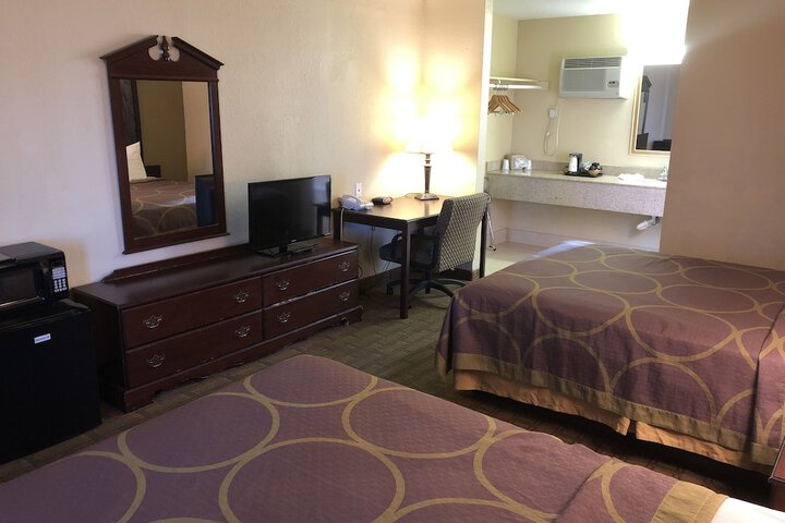 1 Queen Bed (12 of 26)