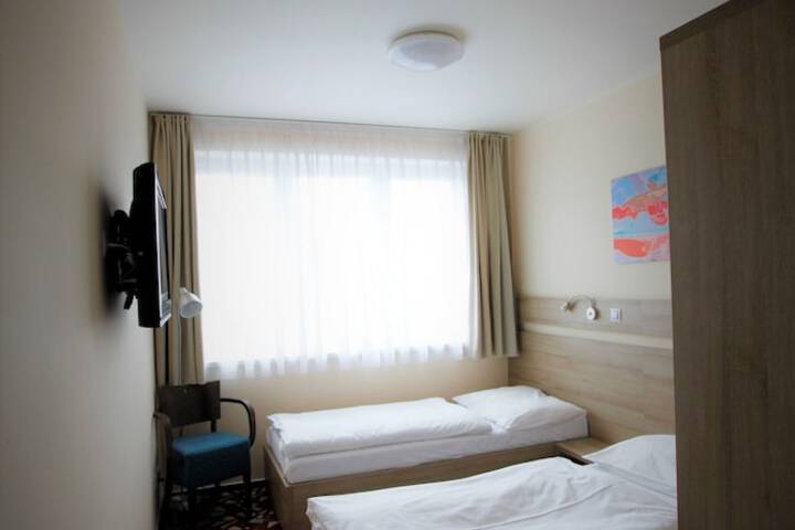 Room 9 of 40