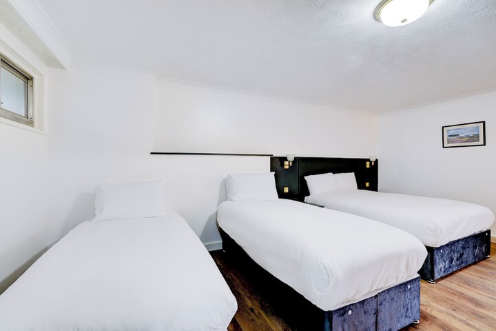Room 11 of 29