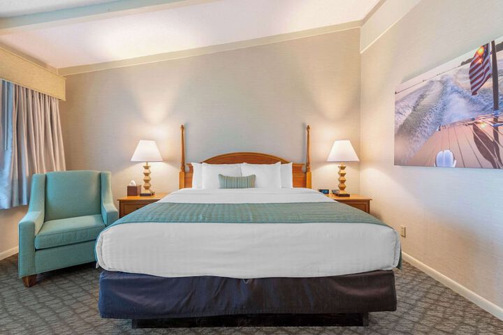 Business King Bed (4 of 14)