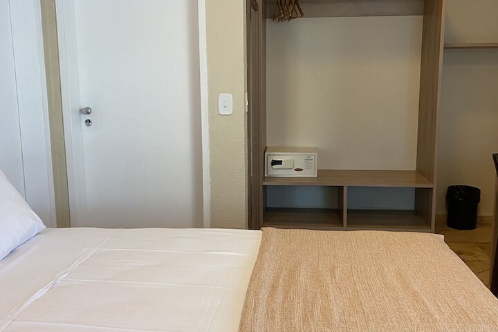 Room 11 of 37