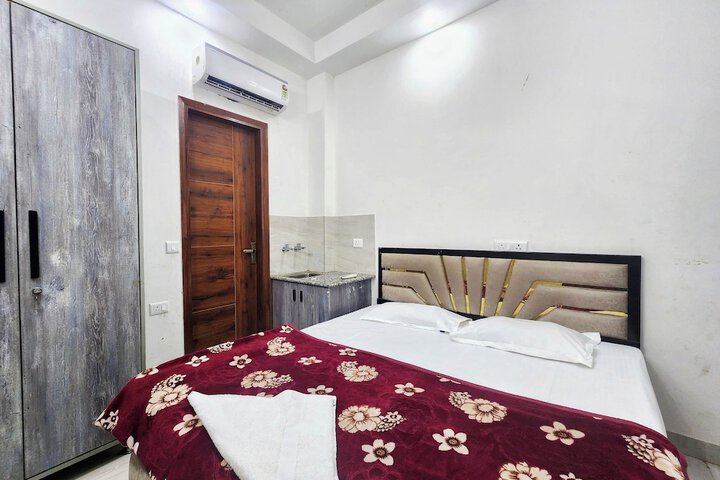Room 15 of 28