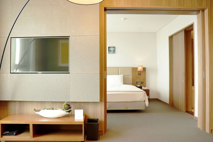 Room 17 of 153