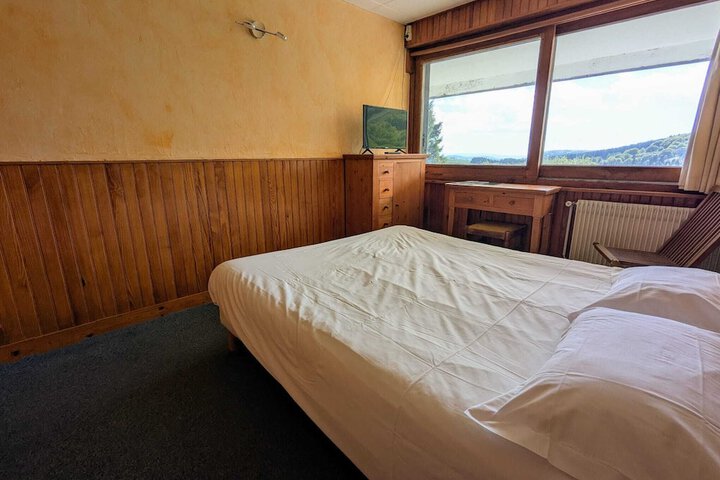 Room 11 of 52