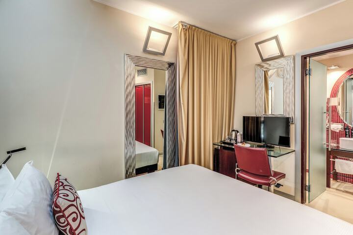 Room 32 of 89