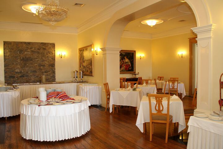 Dining 44 of 85