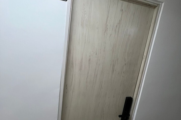 Room 9 of 14