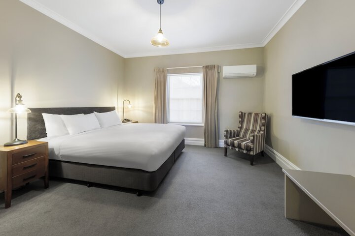 Room 36 of 74