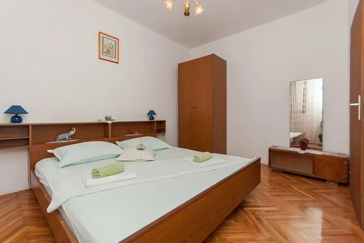 Room 3 of 11