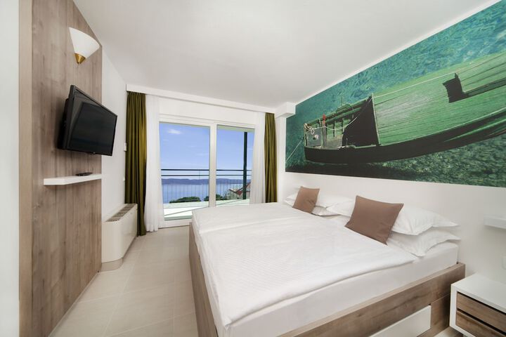 Room 27 of 78