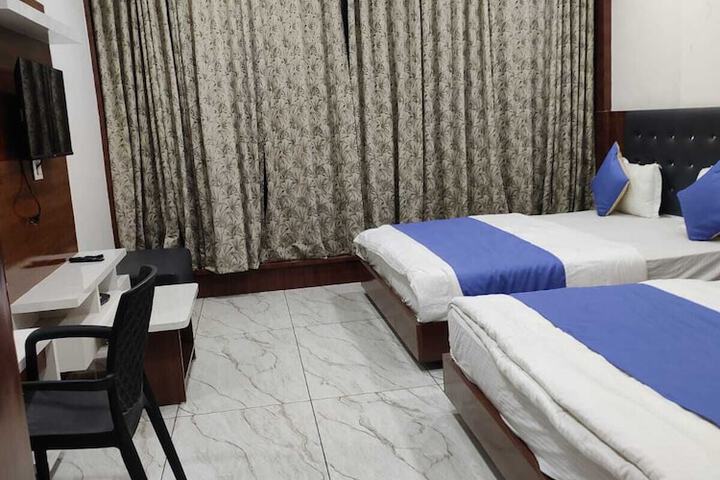 Room 5 of 18
