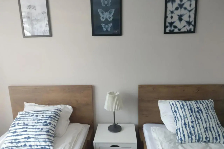Room 4 of 16