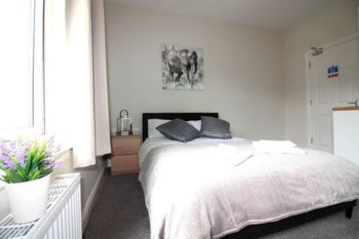 Room 8 of 9