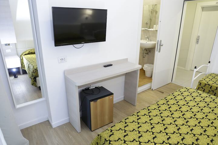 Room 7 of 28