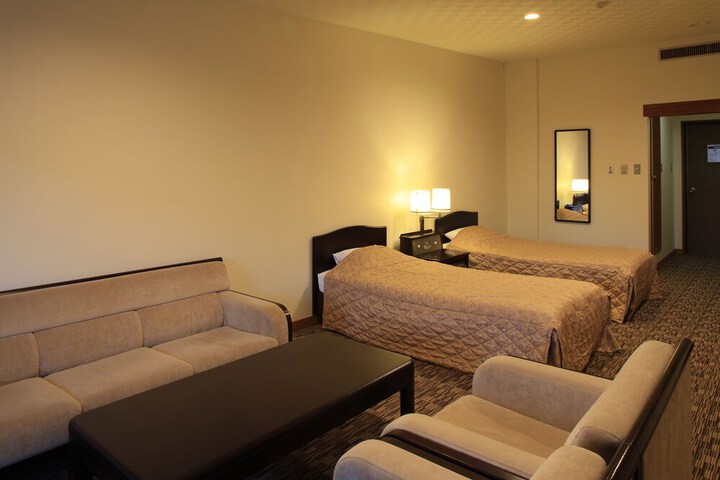 Room 11 of 50