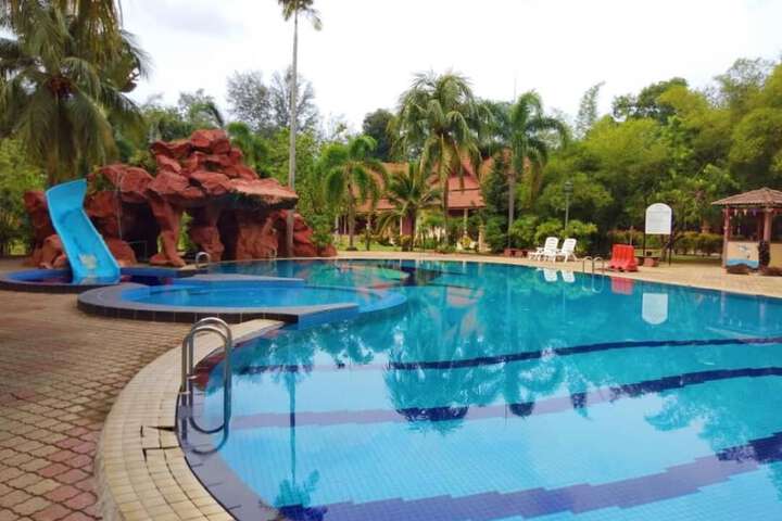 Pool 32 of 51