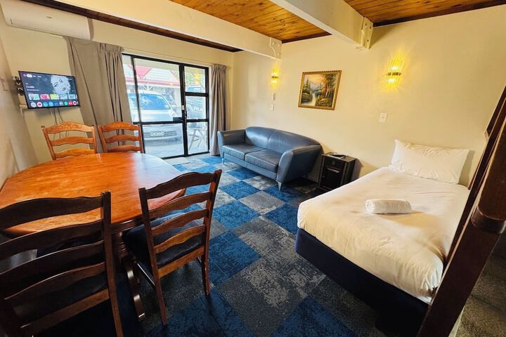 Room 53 of 75