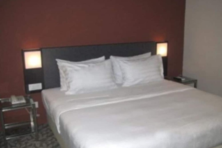 Room 4 of 20
