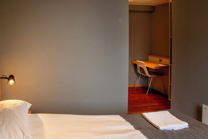 Room 46 of 86
