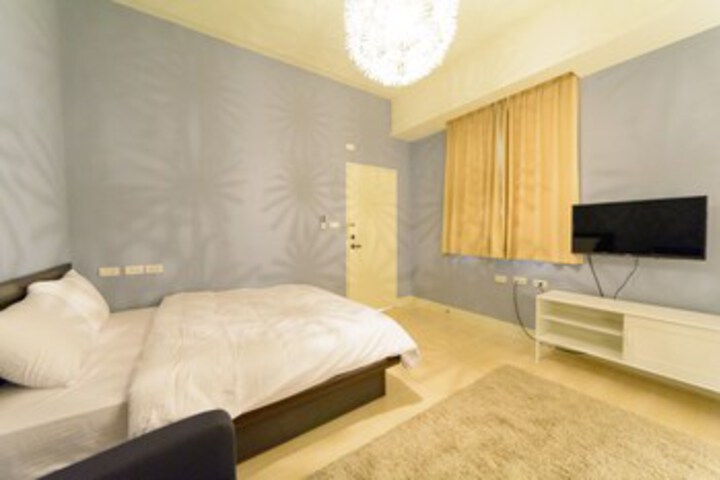 Room 28 of 43