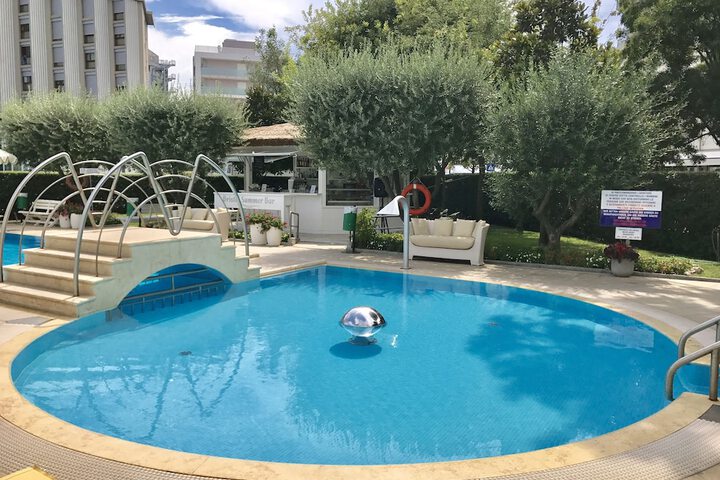 Hotel Pool