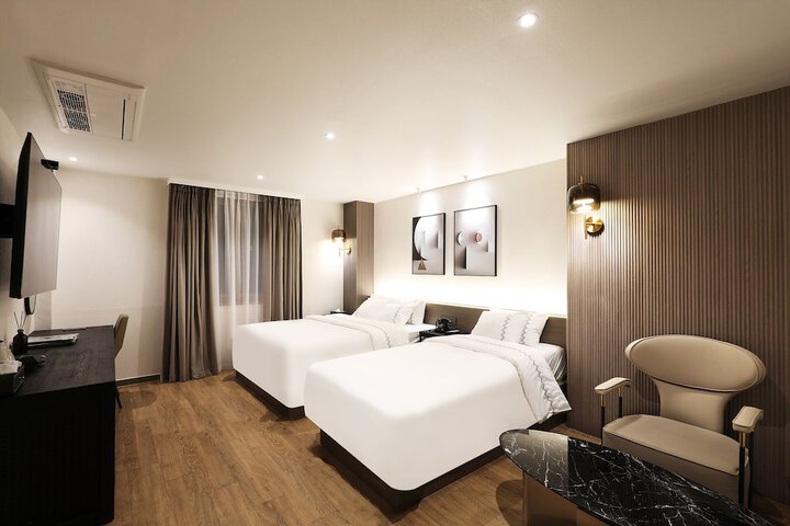 Room 14 of 32