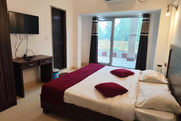 Central Hotel