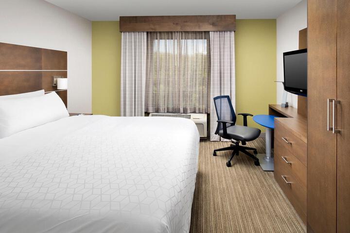1 King Bed (1 of 16)