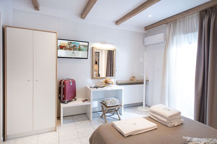 Room 15 of 204
