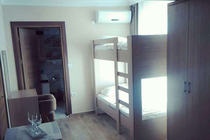 Room 4 of 11