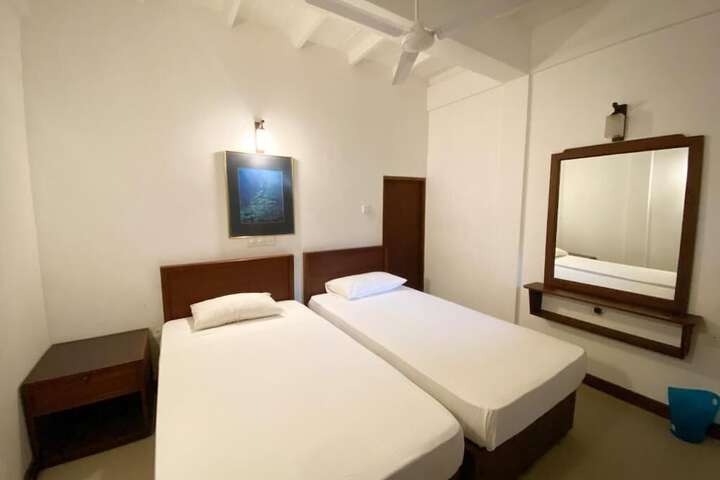 Room 4 of 30