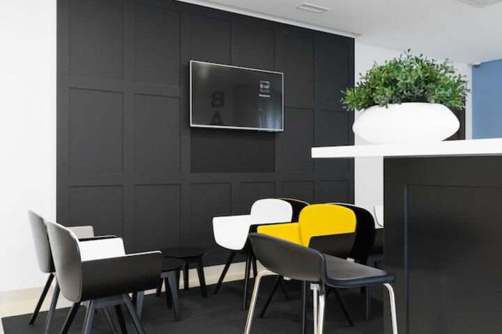 Lounge 62 of 88