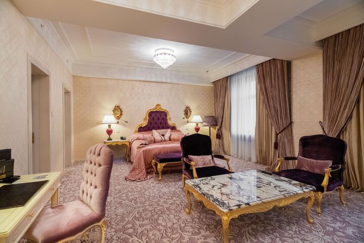 Room 90 of 339