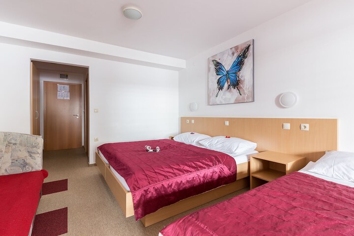 Room 9 of 125