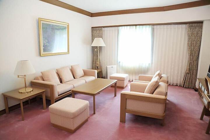 Room 28 of 48