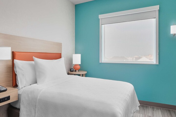 1 Queen Bed Studio (13 of 15)