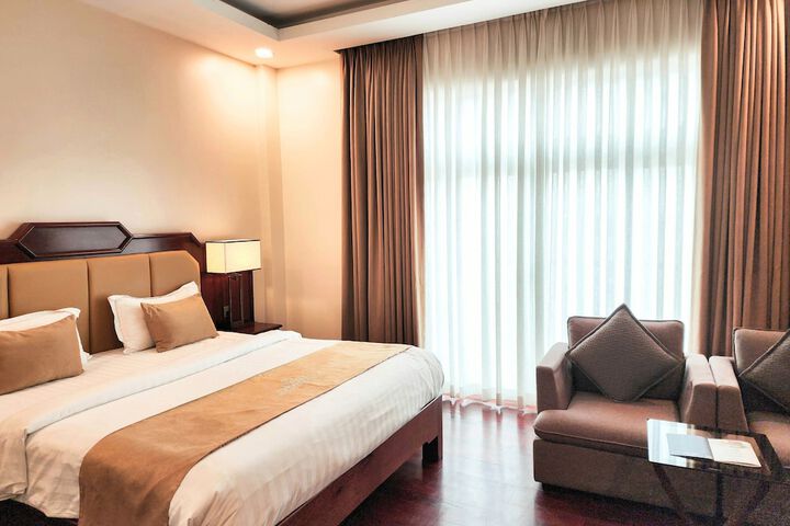 Room 32 of 142