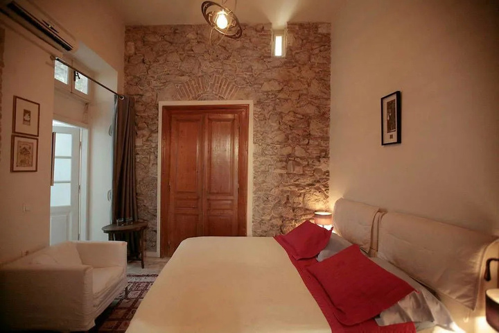 Room 3 of 16