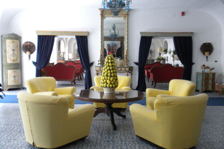 Lounge 29 of 42