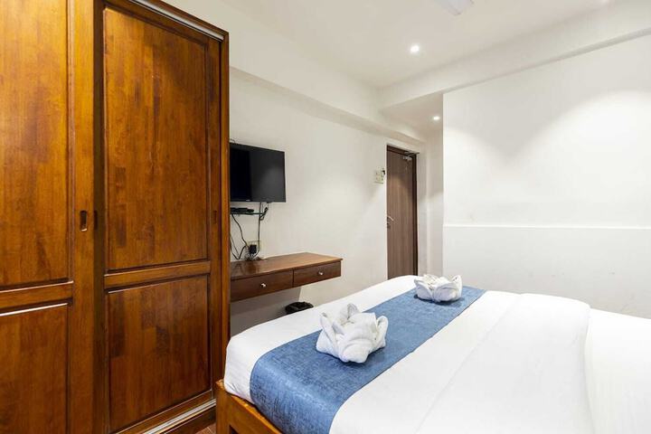 Room 10 of 25