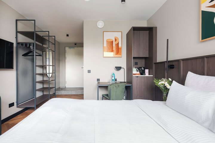 Room 17 of 60
