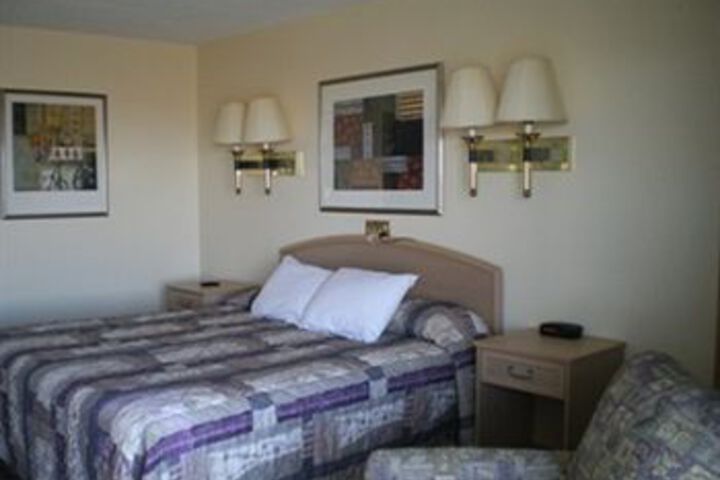 Room 5 of 11