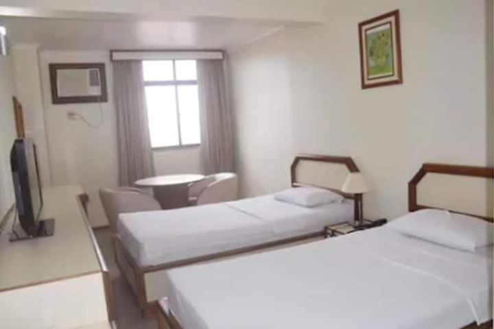 Room 9 of 32